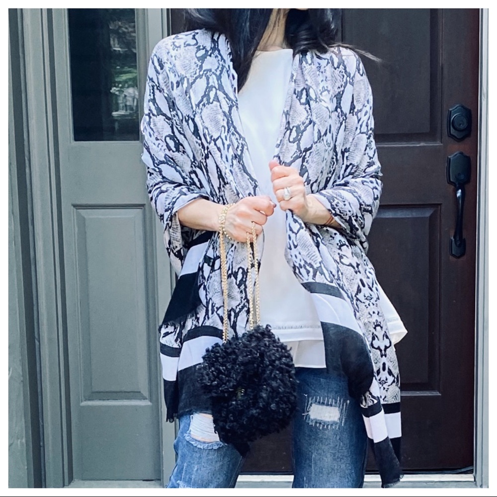 ✨LAST ONE✨BEAUTIFUL CHIC LEOPARD SCARF/SHAWL - Picture 5 of 10